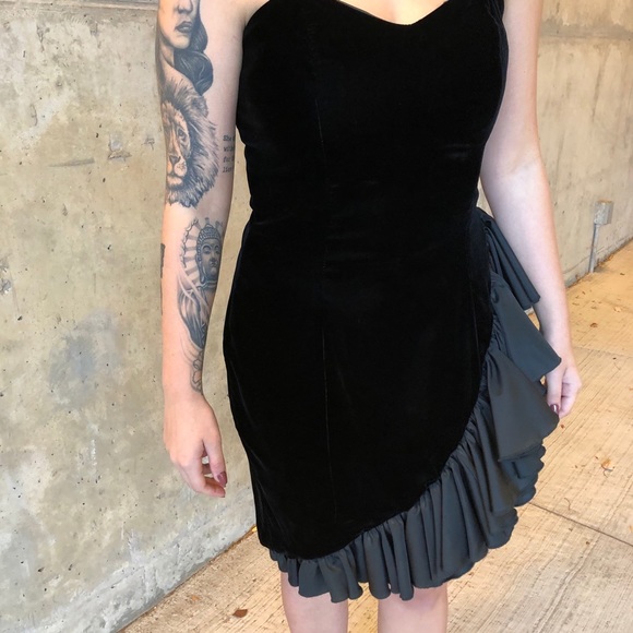 Spaghetti strap black velvet dress w side ruffle M - Picture 5 of 12